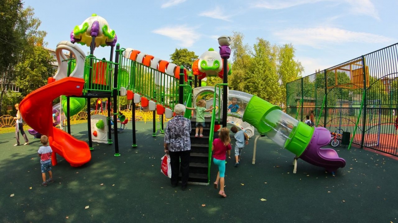 Власти Ялты выделят на обустройство детских площадок 20 млн рублей